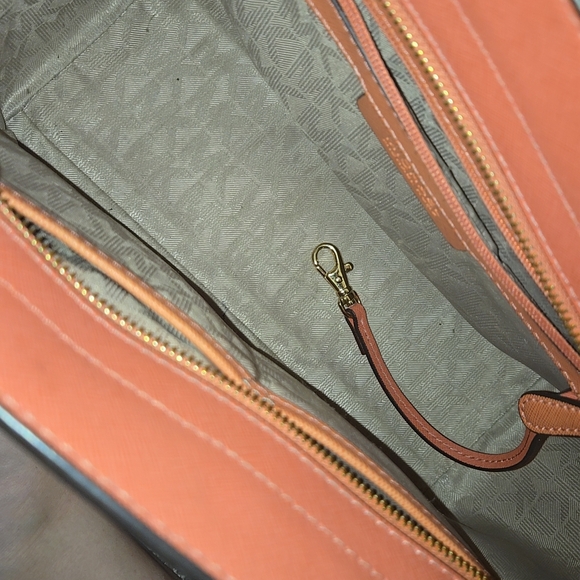 Michael Kors Pink Saffiano Satchel with Elegant Design - Picture 2 of 3